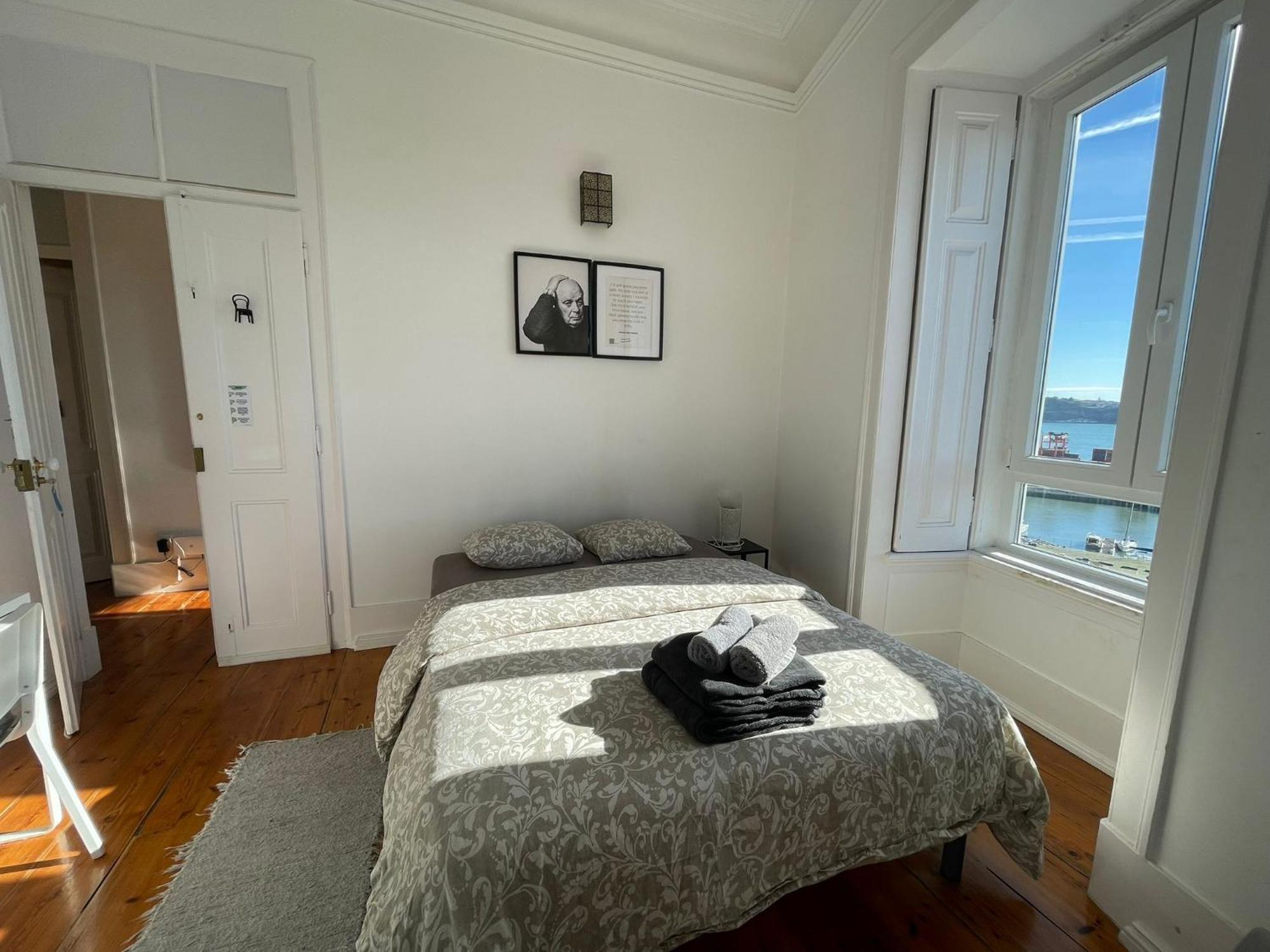 Embassy Arriaga Private Elegance In Stylish Shared Pensión Lisboa
