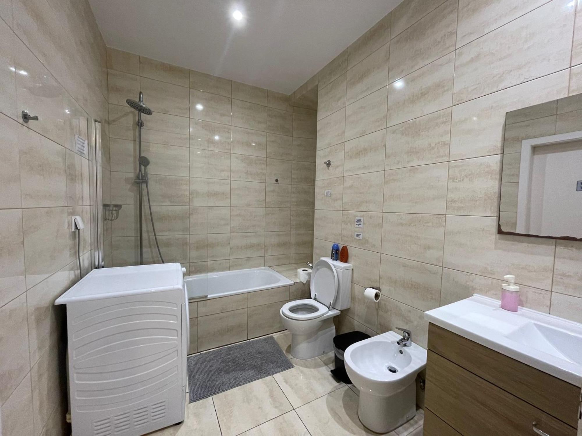 Embassy Arriaga Private Elegance In Stylish Shared * Lisbon